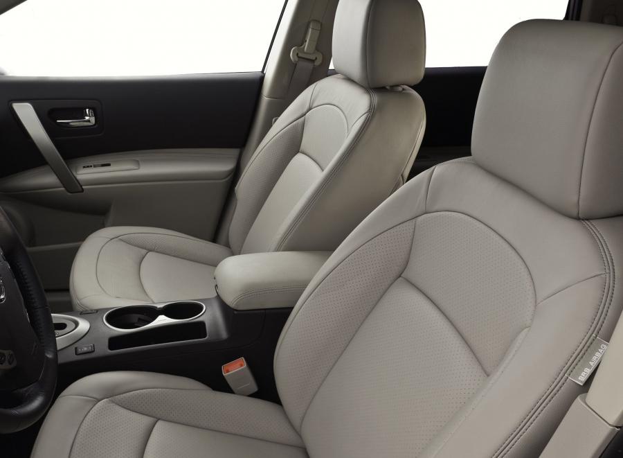 Интерьер Nissan Rogue 2007 года  (фото 4 из 34)